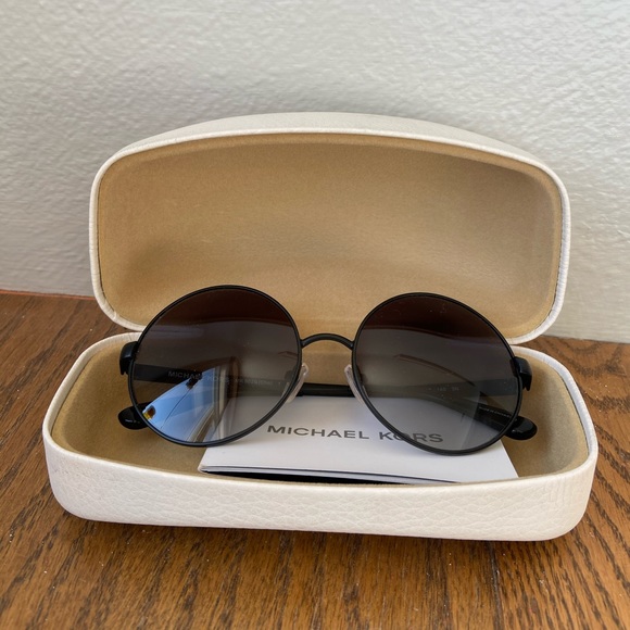 Michael Kors Round Sunglasses in Black